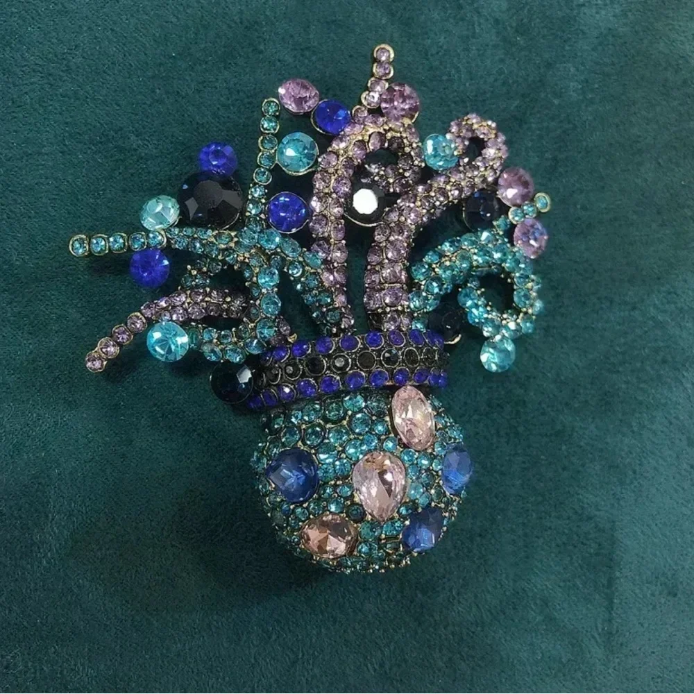 Blue Octopus Brooch - Picture 1 of 2